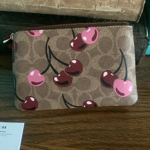 Coach retired new Cherry Print Wristlet in Brown and Pink 1225 - Picture 3 of 6